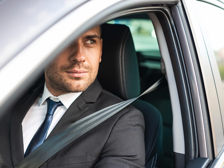 Diskreter Chauffeur f&uuml;r Limousinen-Fahrservice